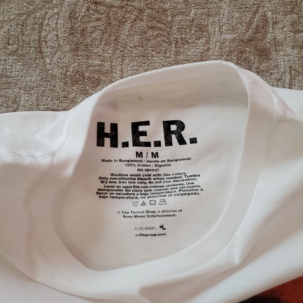 NWOT H.E.R. graphic tee - Picture 3 of 4